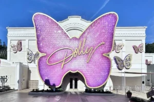 Dollywood Thrives Amid Industry Downturn with Ambitious $500 Million Expansion, Honoring Dolly Parton’s Enduring Legacy