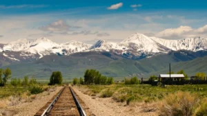 The Ultimate Hiker’s Guide to Amtrak’s Historic Empire Builder Route: A Cross-Country Journey Through America’s Wildest Landscapes